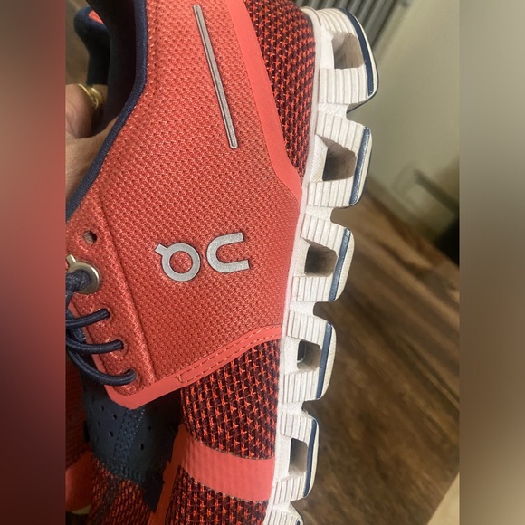 On Running Women's Athletic Shoes - Picture 7 of 9